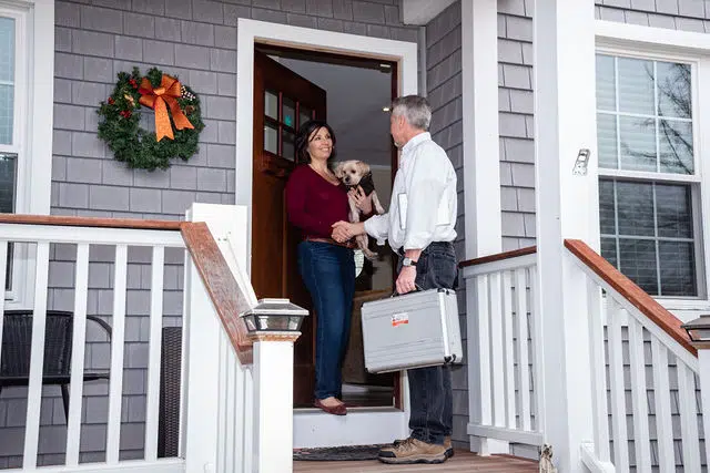 buyers sellers foreclosures handshake